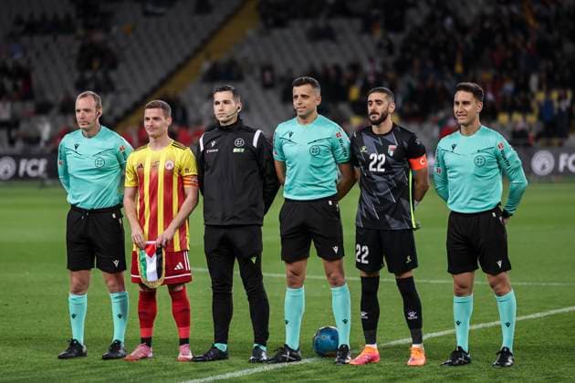 November 18, 2025, Barcelona, Barcelona, SPAIN: Sergio Gomez of Catalonia and Rami Hamada of Palestine pose for photo during the International Friendly, Länderspiel, Nationalmannschaft match between Catalonia and Palestine at Estadi Olimpic Lluis Companys on November 18, 2025 in Barcelona, Spain. Barcelona SPAIN - ZUMAa181 20251118_zaa_a181_034 Copyright: xJavierxBorregox
