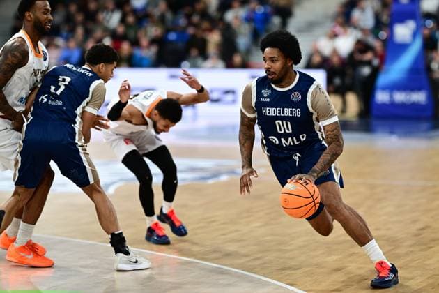 Game scene with Leyton Hammonds 2 Promitheas Patras Vikos Cola and Marcus Weathers 00 MLP Academics Heidelberg Basketball Champions League MLP Academics Heidelberg vs Promitheas Patras Vikos Cola Copyright: xspeedshotx
