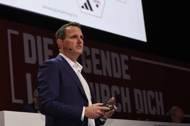 18 11 2025 Soccer Season 2025 2026 2 Soccer Bundesliga General Meeting Annual General Meeting JHV 2025 Sportfoto Zink DaMa xdaxmax Joti Chatzialexiou Board of Directors Sport 1 FC Nürnberg FCN speaks to Clubfan Clubfans FCN Fans Fans and Members
