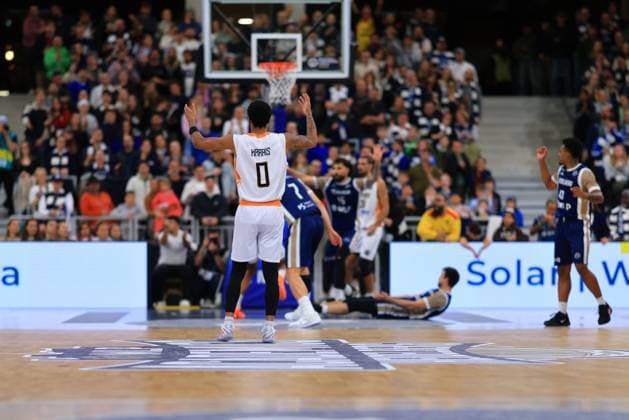 Game scene with Claudell Harris Jr 0 Promitheas Patras Vikos Cola and Dusan Neskovic 7 MLP Academics Heidelberg and other players Basketball Champions League MLP Academics Heidelberg vs Promitheas Patras Vikos Cola Copyright: xspeedshotx