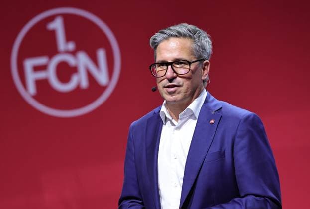 18 11 2025 Soccer Season 2025 2026 2 Soccer Bundesliga General Meeting Annual General Meeting JHV 2025 Sportfoto Zink DaMa xdaxmax Stefan Heim Chief Financial Officer for Accounting Controlling and Financial Accounting 1 FC Nürnberg FCN speaks to Clubfan Clubfans FCN Fans Fans Members