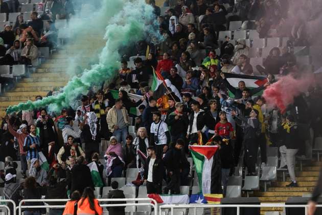 November 18, 2025, Barcelona, Barcelona, SPAIN: Supporters of Palestine during the International Friendly, Länderspiel, Nationalmannschaft match between Catalonia and Palestine at Estadi Olimpic Lluis Companys on November 18, 2025 in Barcelona, Spain. Barcelona SPAIN - ZUMAa181 20251118_zaa_a181_073 Copyright: xJavierxBorregox