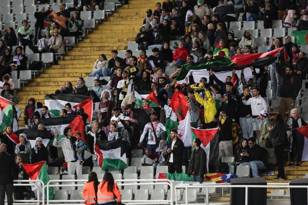 November 18, 2025, Barcelona, Barcelona, SPAIN: Supporters of Palestine during the International Friendly, Länderspiel, Nationalmannschaft match between Catalonia and Palestine at Estadi Olimpic Lluis Companys on November 18, 2025 in Barcelona, Spain. Barcelona SPAIN - ZUMAa181 20251118_zaa_a181_076 Copyright: xJavierxBorregox