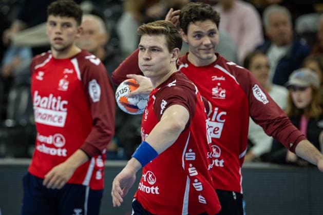 FLENSBURG, GERMANY - NOVEMBER 18: Lukas Jørgensen (SG Flensburg-Handewitt, 25) during warm up during the EHF European League match between SG Flensburg-Handewitt vs AHC Potaissa Turda at GP JOULE Arena Flensburg on Matchday 4 of the Group Matches Group A on November 18, 2025 in Flensburg, Germany. Schleswig-Holstein Germany Copyright: xBEAUTIFULxSPORTS MarioxM.xKobergx
