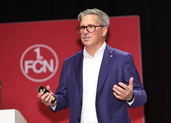 18 11 2025 Soccer Season 2025 2026 2 Soccer Bundesliga General Meeting Annual General Meeting JHV 2025 Sportfoto Zink DaMa xdaxmax Stefan Heim Chief Financial Officer for Accounting Controlling and Financial Accounting 1 FC Nürnberg FCN speaks to Clubfan Clubfans FCN Fans Fans Members