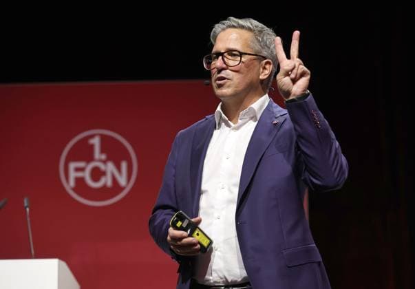 18 11 2025 Soccer Season 2025 2026 2 Soccer Bundesliga General Meeting Annual General Meeting JHV 2025 Sportfoto Zink DaMa xdaxmax Stefan Heim Chief Financial Officer for Accounting Controlling and Financial Accounting 1 FC Nürnberg FCN speaks to Clubfan Clubfans FCN Fans Fans Members