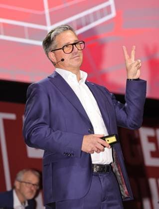 18 11 2025 Soccer Season 2025 2026 2 Soccer Bundesliga General Meeting Annual General Meeting JHV 2025 Sportfoto Zink DaMa xdaxmax Stefan Heim Chief Financial Officer for Accounting Controlling and Financial Accounting 1 FC Nürnberg FCN speaks to Clubfan Clubfans FCN Fans Fans Members speaks about the new stadium