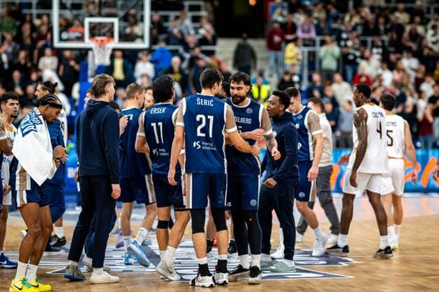 Game scene with Marcel Keßen 15 MLP Academics Heidelberg , DJ Horne 0 MLP Academics Heidelberg and Rob Gray 32 Promitheas Patras Vikos Cola Basketball Champions League MLP Academics Heidelberg vs Promitheas Patras Vikos Cola Copyright: xspeedshotx