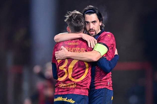 from left Simon Skarlatidis Unterhaching, 30 and Markus Schwabl Unterhaching, 23 celebrating the goal, celebrate the goal, goal, celebration, jubilation about the goal to 1 0, optimistic, action, action, 18 11 2025, Unterhaching Germany , Football, BFV Verbandspokal, Quarterfinal, SpVgg Unterhaching SV Wacker Burghausen xslx
