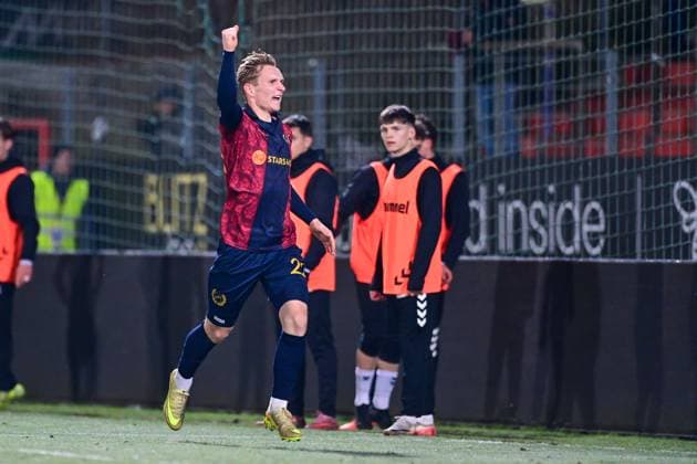 Goal scorer Cornelius Pfeiffer Unterhaching, 22 with goal celebration, jubilation, goal celebration, celebrate the goal, goal, celebration, jubilation over the goal to 1 0, optimistic, action, action, 18 11 2025, Unterhaching Germany , Football, BFV Verbandspokal, Quarterfinal, SpVgg Unterhaching SV Wacker Burghausen xslx
