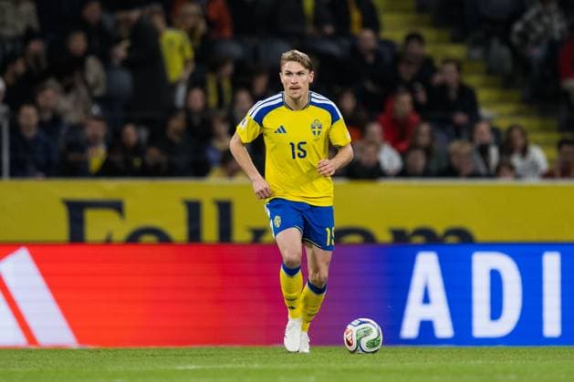 251118 Carl Starfelt of Sweden during the FIFA World Cup Qualifier football match between Sweden and Slovenia on November 18, 2025 in Stockholm Photo Jesper Zerman BILDBYRAN kod JZ JM0752 bbeng fotboll football soccer fotball vm kval fifa world cup qualifier sverige sweden sverige a slovenien slovenia  Copyright: JESPERxZERMAN BB251118JZ021