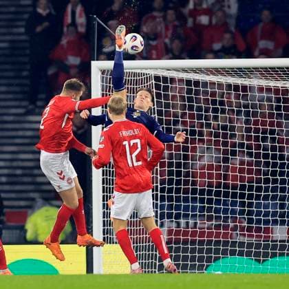Scotland v Denmark 2026 FIFA World Cup, WM, Weltmeisterschaft, Fussball Qualifiers Scott McTominay of Scotland scores his teams first goal during the 2026 FIFA World Cup Qualifiers Group C match at Hampden Park, Glasgow UK Newspapers OUT Copyright: xFredxPalmerx FIL-22515-0002