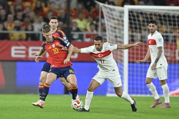 Spain v Turkiye - FIFA World Cup, WM, Weltmeisterschaft, Fussball 2026 Qualifier SEVILLE, SPAIN - NOVEMBER 18: Irfancan Kahveci of Turkiye in action during the FIFA World Cup 2026 qualifier football match between Spain and Turkiye at Estadio de La Cartuja in Seville, Spain on November 18, 2025. Burak Akbulut Anadolu Seville Spain. Editorial use only. Please get in touch for any other usage.  Copyright: x2025xAnadoluxBurakxAkbulutx