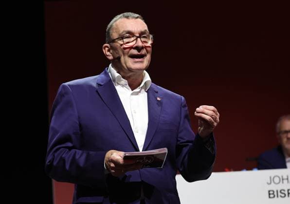 18 11 2025 Football season 2025 2026 2 Football Bundesliga General Meeting Annual General Meeting JHV 2025 Sportfoto Zink DaMa xdaxmax Peter Meier Chairman of the Supervisory Board 1 FC Nürnberg FCN speaks to Clubfan Clubfans FCN Fans Fans Members