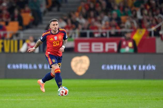November 18, 2025, Sevilla, Sevilla, Spain: Aleix Garcia of Spain in action during the FIFA World Cup, WM, Weltmeisterschaft, Fussball 2026 qualifier football match, Group E, played between Spain and Turkey at Estadio de La Cartuja on November 18, 2025 in Sevilla, Spain. Sevilla Spain - ZUMAa181 20251118_zaa_a181_119 Copyright: xJoaquinxCorcherox