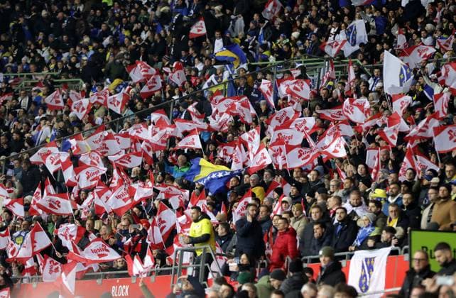 SOCCER - FIFA WC quali, AUT vs BIH VIENNA,AUSTRIA,18.NOV.25 - FIFA World Cup, WM, Weltmeisterschaft, Fussball 2026, European Qualifiers, group stage, OEFB international match, Länderspiel, Nationalmannschaft Austria vs Bosnia and Herzegovina. Image shows fans of Austria. GEPAxpictures xWalterxLuger