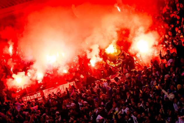AUSTRIA - BOSNIA AND HERZEGOVINA Fans of Bosnia and Herzegovina burn pyro during European qualifier of FIFA World Cup, WM, Weltmeisterschaft, Fussball WM, Weltmeisterschaft, Fussball 2026 football match between Austria and Bosnia and Herzegovina. Ernst Happel Stadion, Vienna, Austria, November 18, 2025. Photo by Branislav Racko Copyright: xx 080A0534
