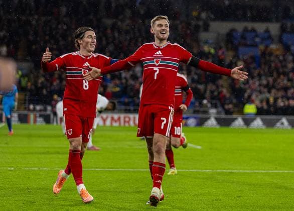 Football - FIFA World Cup, WM, Weltmeisterschaft, Fussball 2026 - Qualifying - Group J - Wales v North Macedonia CARDIFF, WALES - Tuesday, November 18, 2025: Wales David Brooks (R) celebrates with team-mate Harry Wilson after scoring the second goal during the FIFA World Cup Qualifying Group J match between Wales and North Macedonia at the Cardiff City Stadium. (Photo by David Rawcliffe Propaganda) CARDIFF Cardiff City Stadium CARDIFF WALES  Copyright: xDavidxRawcliffex P2025-11-18-Wales_North_Macedonia-13