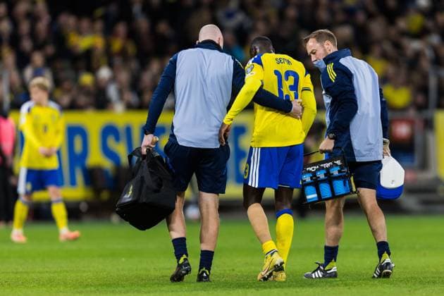 251118 Ken Sema of Sweden leaves the pitch during the FIFA World Cup Qualifier football match between Sweden and Slovenia on November 18, 2025 in Stockholm Photo Tobias Sterner BILDBYRAN COP 254 JM0752 bbeng fotboll football soccer fotball vm kval fifa world cup qualifier sverige sweden sverige a slovenien slovenia skada depp  Copyright: TOBIASxSTERNER BB251118TS014