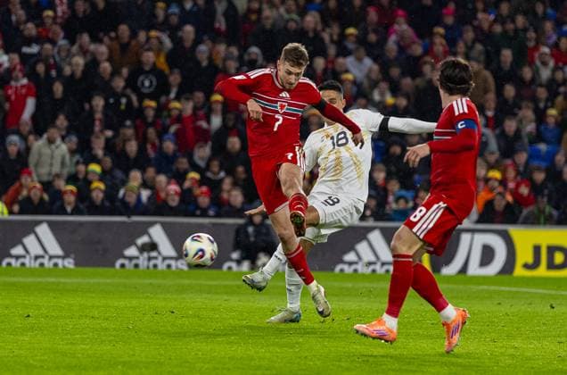 Football - FIFA World Cup, WM, Weltmeisterschaft, Fussball 2026 - Qualifying - Group J - Wales v North Macedonia CARDIFF, WALES - Tuesday, November 18, 2025: Wales db scores the second goal during the FIFA World Cup Qualifying Group J match between Wales and North Macedonia at the Cardiff City Stadium. (Photo by David Rawcliffe Propaganda) CARDIFF Cardiff City Stadium CARDIFF WALES  Copyright: xDavidxRawcliffex P2025-11-18-Wales_North_Macedonia-6