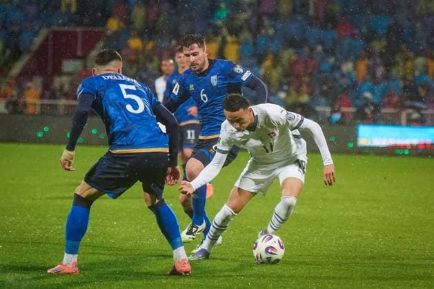 Soccer World Cup Qualification 2025 26, 10 Matchday Kosovo vs Switzerland Fadil Vokrri Stadium Pristina Ruben Vargas Switzerland, 17 Elvis Rexhbecaj Kosovo, 6 Lumbardh Dellova Kosovo, 5 Pristina Kosovo Copyright: xJOERANxSTEINSIEKx