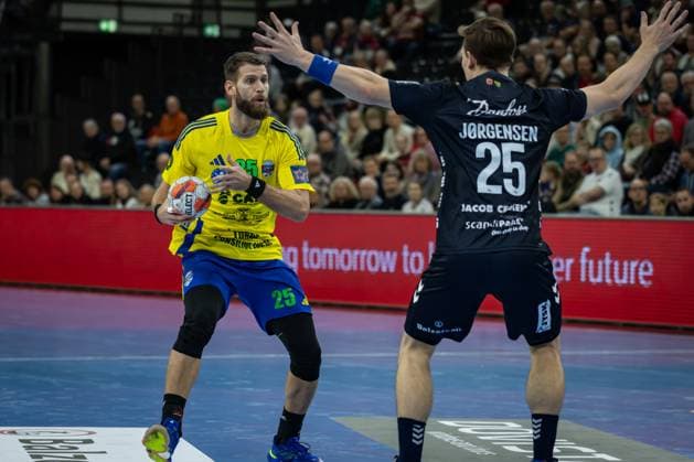 FLENSBURG, GERMANY - NOVEMBER 18: Ivan Mosic (AHC Potaissa Turda, 01) against Lukas Jørgensen (SG Flensburg-Handewitt, 25) during the EHF European League match between SG Flensburg-Handewitt vs AHC Potaissa Turda at GP JOULE Arena Flensburg on Matchday 4 of the Group Matches Group A on November 18, 2025 in Flensburg, Germany. Schleswig-Holstein Germany Copyright: xBEAUTIFULxSPORTS MarioxM.xKobergx