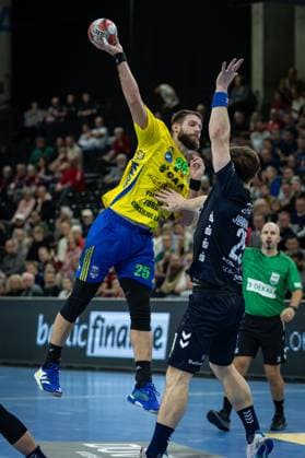 FLENSBURG, GERMANY - NOVEMBER 18: Darius Daniel Rusu (AHC Potaissa Turda, 01) against Lukas Jørgensen (SG Flensburg-Handewitt, 25) during the EHF European League match between SG Flensburg-Handewitt vs AHC Potaissa Turda at GP JOULE Arena Flensburg on Matchday 4 of the Group Matches Group A on November 18, 2025 in Flensburg, Germany. Schleswig-Holstein Germany Copyright: xBEAUTIFULxSPORTS MarioxM.xKobergx