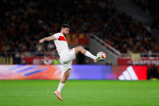 FIFA World Cup, WM, Weltmeisterschaft, Fussball 2026 qualifier - Spain vs Bulgaria SEVILLA, SPAIN - November 18:Salih Ozcan of Turkey in action during the FIFA World Cup 2026 qualifier match between Spain and Turquey at La Cartuja Stadium. (Photo by Guille Martinez f22photo) Sevilla La cartuja Stadium Spain Copyright: xGuillermoxMartinezx