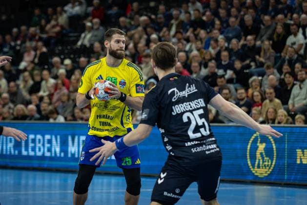FLENSBURG, GERMANY - NOVEMBER 18: Ivan Mosic (AHC Potaissa Turda, 01) against Lukas Jørgensen (SG Flensburg-Handewitt, 25) during the EHF European League match between SG Flensburg-Handewitt vs AHC Potaissa Turda at GP JOULE Arena Flensburg on Matchday 4 of the Group Matches Group A on November 18, 2025 in Flensburg, Germany. Schleswig-Holstein Germany Copyright: xBEAUTIFULxSPORTS MarioxM.xKobergx