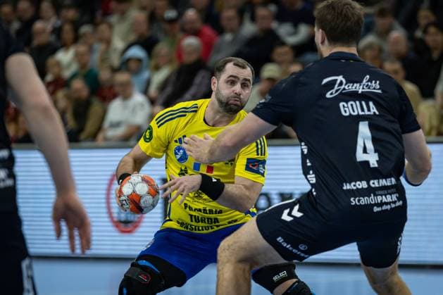 FLENSBURG, GERMANY - NOVEMBER 18: Irakli Kbilashvili (AHC Potaissa Turda, 01) against Johannes Golla (SG Flensburg-Handewitt, 04) during the EHF European League match between SG Flensburg-Handewitt vs AHC Potaissa Turda at GP JOULE Arena Flensburg on Matchday 4 of the Group Matches Group A on November 18, 2025 in Flensburg, Germany. Schleswig-Holstein Germany Copyright: xBEAUTIFULxSPORTS MarioxM.xKobergx