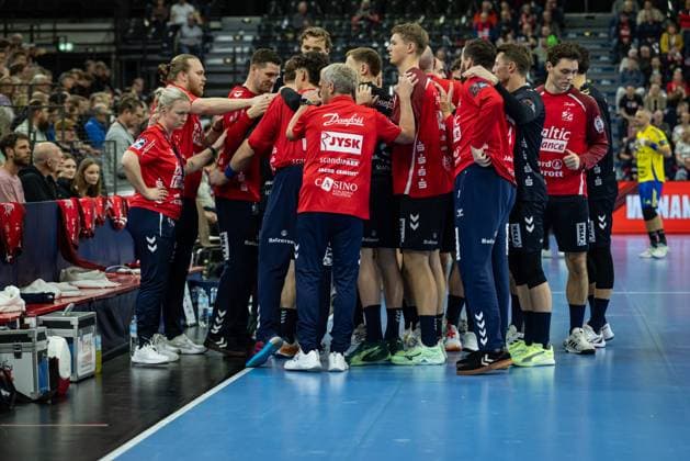 FLENSBURG, GERMANY - NOVEMBER 18: team SG Flensburg-Handewitt before the game during the EHF European League match between SG Flensburg-Handewitt vs AHC Potaissa Turda at GP JOULE Arena Flensburg on Matchday 4 of the Group Matches Group A on November 18, 2025 in Flensburg, Germany. Schleswig-Holstein Germany Copyright: xBEAUTIFULxSPORTS MarioxM.xKobergx