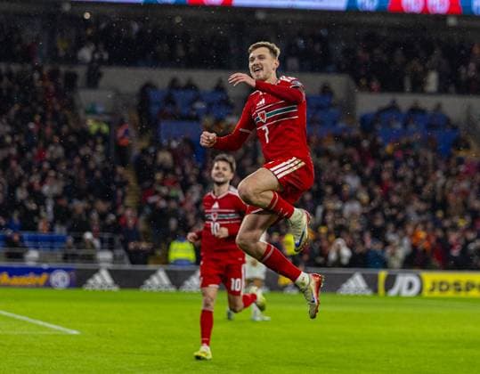 Football - FIFA World Cup, WM, Weltmeisterschaft, Fussball 2026 - Qualifying - Group J - Wales v North Macedonia CARDIFF, WALES - Tuesday, November 18, 2025: Wales David Brooks celebrates after scoring the second goal during the FIFA World Cup Qualifying Group J match between Wales and North Macedonia at the Cardiff City Stadium. (Photo by David Rawcliffe Propaganda) CARDIFF Cardiff City Stadium CARDIFF WALES  Copyright: xDavidxRawcliffex P2025-11-18-Wales_North_Macedonia-11