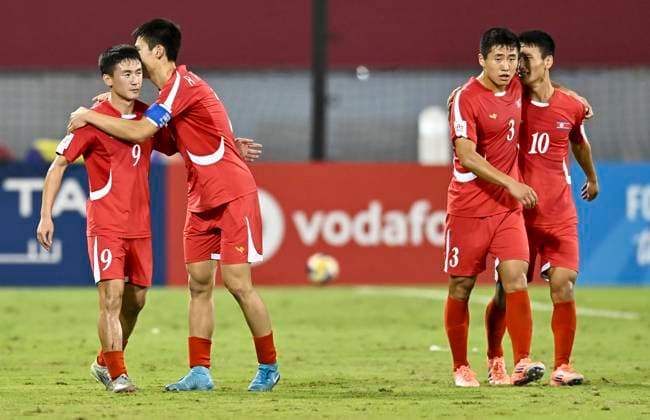 Korea DPR v Japan : Round of 16- FIFA U-17 World Cup Qatar 2025 Hyok Gwang Ri (2-L) of Korea DPR celebrates after scoring a goal during the FIFA U-17 World Cup Qatar 2025 Round of 16 match between Korea DPR and Japan in Doha, Qatar, on November 18, 2025. DOHA Qatar Copyright: xNOUSHADxTHEKKAYILx