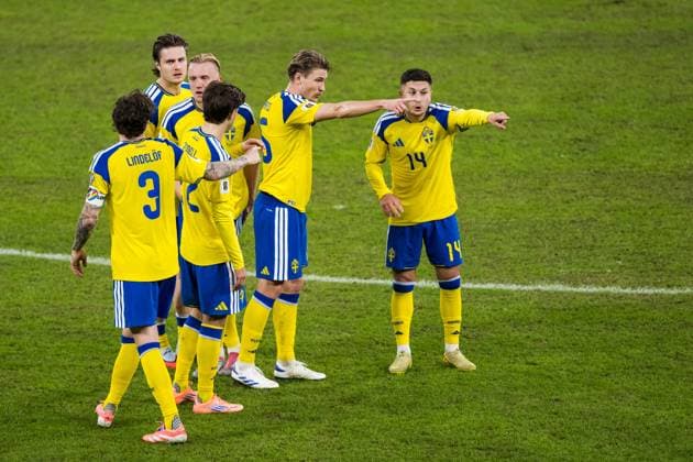 251118 Mattias Svanberg, Isac Lidberg, Carl Starfelt and Roony Bardghji of Sweden during the FIFA World Cup Qualifier football match between Sweden and Slovenia on November 18, 2025 in Stockholm Photo Carl Sandin BILDBYRAN code CS JM0752 bbeng fotboll football soccer fotball vm kval fifa world cup qualifier sverige sweden sverige a slovenien slovenia  Copyright: CARLxSANDIN BB251118CS009