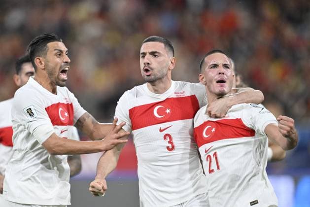 Spain v Turkiye - FIFA World Cup, WM, Weltmeisterschaft, Fussball 2026 Qualifier SEVILLE, SPAIN - NOVEMBER 18: Players of Turkiye celebrate after scoring a goal during the FIFA World Cup 2026 qualifier match between Spain and Turkiye at Estadio de La Cartuja in Seville, Spain, on November 18, 2025. Burak Akbulut Anadolu Sevilla Spain. Editorial use only. Please get in touch for any other usage.  Copyright: x2025xAnadoluxBurakxAkbulutx