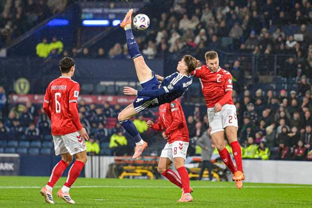 Scotland v Denmark 2026 FIFA World Cup, WM, Weltmeisterschaft, Fussball Qualifiers Scott McTominay of Scotland scores their sides first goal of the match during the 2026 FIFA World Cup Qualifiers Group C match at Hampden Park, Glasgow UK Newspapers OUT Copyright: xJamiexJohnstonx FIL-22514-0023