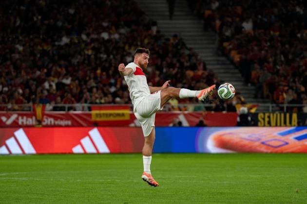 Salih Ozcan (Turkey N5) controls a high ball during the UEFA World Cup Qualifiers, Group Stage Group E, match between Spain and Turkey at the Estadio de la Cartuja in Seville, Spain Copyright: xAndresxLopezxSheridanxx xSPPx Sportspressphoto_SPR63556