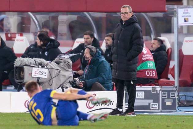 SOCCER - FIFA WC quali, AUT vs BIH VIENNA,AUSTRIA,18.NOV.25 - FIFA World Cup, WM, Weltmeisterschaft, Fussball 2026, European Qualifiers, group stage, OEFB international match, Länderspiel, Nationalmannschaft Austria vs Bosnia and Herzegovina. Image shows Amar Memic (BIH) and head coach Ralf Rangnick (AUT). GEPAxpictures xArminxRauthner
