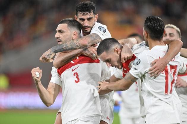 Spain v Turkiye - FIFA World Cup, WM, Weltmeisterschaft, Fussball 2026 Qualifier SEVILLE, SPAIN - NOVEMBER 18: Players of Turkiye celebrate after Deniz Gul scored a goal during the FIFA World Cup 2026 qualifier match between Spain and Turkiye at Estadio de La Cartuja in Seville, Spain, on November 18, 2025. Burak Akbulut Anadolu Seville Spain. Editorial use only. Please get in touch for any other usage.  Copyright: x2025xAnadoluxBurakxAkbulutx
