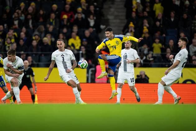 251118 Jaka Bijol, Jure Balkovec, Timi Elsnik and Adam Gnezda Cerin of Slovenia against Roony Bardghji of Sweden during the FIFA World Cup Qualifier football match between Sweden and Slovenia on November 18, 2025 in Stockholm Photo Joel Marklund BILDBYRAN kod JM JM0752 bbeng fotboll football soccer fotball vm kval fifa world cup qualifier sverige sweden sverige a slovenien slovenia  Copyright: JOELxMARKLUND BB251118JM049