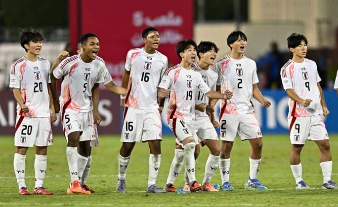 Korea DPR v Japan : Round of 16- FIFA U-17 World Cup Qatar 2025 The players of Japan react during the penalty-shoot-out in the FIFA U-17 World Cup Qatar 2025 Round of 16 match between Korea DPR and Japan in Doha, Qatar, on November 18, 2025. DOHA Qatar Copyright: xNOUSHADxTHEKKAYILx