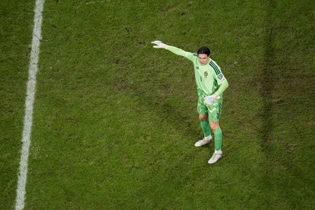 251118 Goalkeeper Jacob Widell Zetterström of Sweden during the FIFA World Cup Qualifier football match between Sweden and Slovenia on November 18, 2025 in Stockholm Photo Carl Sandin BILDBYRAN code CS JM0752 bbeng fotboll football soccer fotball vm kval fifa world cup qualifier sverige sweden sverige a slovenien slovenia  Copyright: CARLxSANDIN BB251118CS011