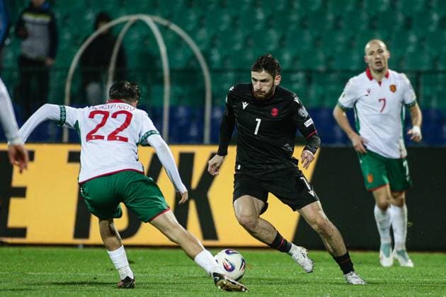 CALCIO - FIFA Mondiali - Qualifiers - Bulgaria vs Georgia Georgia s Khvicha Khvaratskhelia in action against Bulgaria s Kristian Stoyanov during the FIFA World Cup, WM, Weltmeisterschaft, Fussball qualifiers game between Bulgaria and Georgia - Vasil Levski stadium in Sofia, Bulgaria on November 18, 2025 Sofia Bulgaria  Copyright: xIPAxSport ABACAx