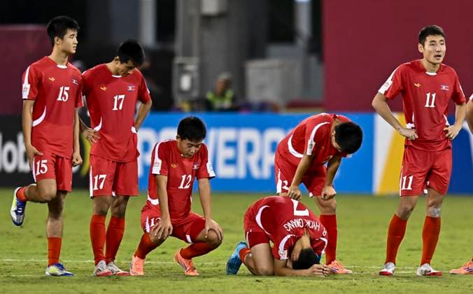 Korea DPR v Japan : Round of 16- FIFA U-17 World Cup Qatar 2025 The players of Korea DPR look dejected following defeat in the penalty-shoot-out in the FIFA U-17 World Cup Qatar 2025 Round of 16 match between Korea DPR and Japan in Doha, Qatar, on November 18, 2025. DOHA Qatar Copyright: xNOUSHADxTHEKKAYILx