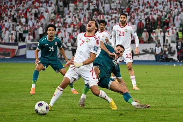 Fußball, WM Quali, Irak - VAE Iraq v UAE - AFC Asian Qualifiers 2026 BASRA, IRAQ - NOVEMBER 18: Eymen Huseyin (R) of Iraq in action against Ali Saleh (L) of UAE during the 2026 FIFA World Cup, WM, Weltmeisterschaft, Fussball Asian qualifiers fifth round second leg match between Iraq and United Arab Emirates at Basra International Stadium in Basra, Iraq, on November 18, 2025. Haidar Mohammed Ali Anadolu Basra Iraq. Editorial use only. Please get in touch for any other usage.  Copyright: x2025xAnadoluxHaidarxMohammedxAlix