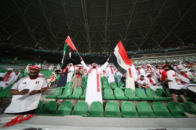 Fußball, WM Quali, Irak - VAE Iraq v UAE - AFC Asian Qualifiers 2026 BASRA, IRAQ - NOVEMBER 18: Football fans cheer on their teams during the 2026 FIFA World Cup, WM, Weltmeisterschaft, Fussball Asian qualifiers fifth round second leg match between Iraq and United Arab Emirates at Basra International Stadium in Basra, Iraq, on November 18, 2025. Haidar Mohammed Ali Anadolu Basra Iraq. Editorial use only. Please get in touch for any other usage.  Copyright: x2025xAnadoluxHaidarxMohammedxAlix