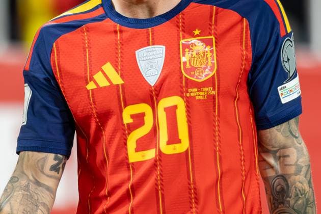 Spain v Turkiye - FIFA World Cup, WM, Weltmeisterschaft, Fussball 2026 Qualifier SEVILLE, SPAIN - NOVEMBER 18: Aleix Garcia Serrano of Spain and Bayer Leverkusen during to the FIFA World Cup 2026 qualifier match between Spain and Turkiye at Estadio de La Cartuja on November 18, 2025 in Seville, Spain. (Photos by Gabriel Colchero Photo Players Images Magara Press) Sevilla Estadio de la Cartuja Sevilla Spain Copyright: xGabrielxColcherox