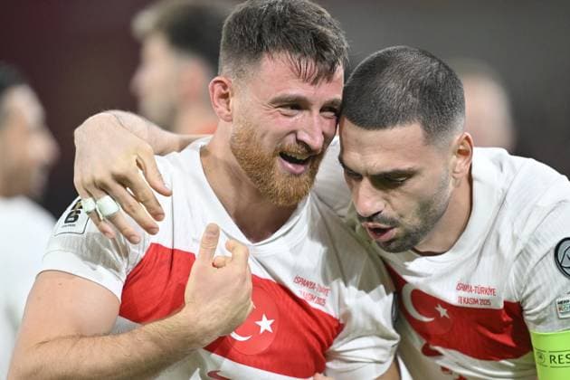 Spain v Turkiye - FIFA World Cup, WM, Weltmeisterschaft, Fussball 2026 Qualifier SEVILLE, SPAIN - NOVEMBER 18: Salih Ozcan of Turkiye celebrates with his teammates after scoring a goal during the FIFA World Cup 2026 qualifier football match between Spain and Turkiye at Estadio de La Cartuja in Seville, Spain on November 18, 2025. Burak Akbulut Anadolu Sevilla Spain. Editorial use only. Please get in touch for any other usage.  Copyright: x2025xAnadoluxBurakxAkbulutx