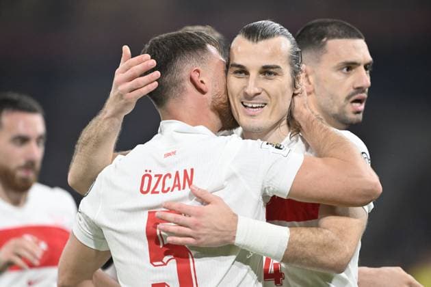 Spain v Turkiye - FIFA World Cup, WM, Weltmeisterschaft, Fussball 2026 Qualifier SEVILLE, SPAIN - NOVEMBER 18: Salih Ozcan of Turkiye celebrates with his teammates after scoring a goal during the FIFA World Cup 2026 qualifier football match between Spain and Turkiye at Estadio de La Cartuja in Seville, Spain on November 18, 2025. Burak Akbulut Anadolu Sevilla Spain. Editorial use only. Please get in touch for any other usage.  Copyright: x2025xAnadoluxBurakxAkbulutx