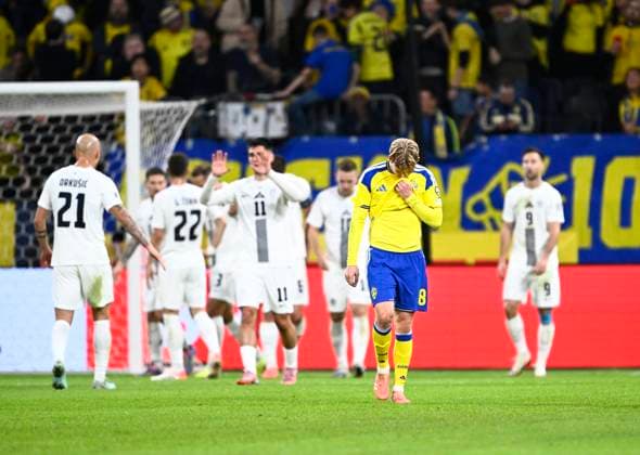 STOCKHOLM, SWEDEN 20251118 Swedens Daniel Svensson is depressed after Slovenias 0-1 loss during Tuesdays World Cup Group B qualifier between Sweden and Slovenia at Strawberry arena STOCKHOLM SWEDEN x10050x  Copyright: xPontusxLundahl TTx VM-KVAL SVERIGE-SLOVENIEN